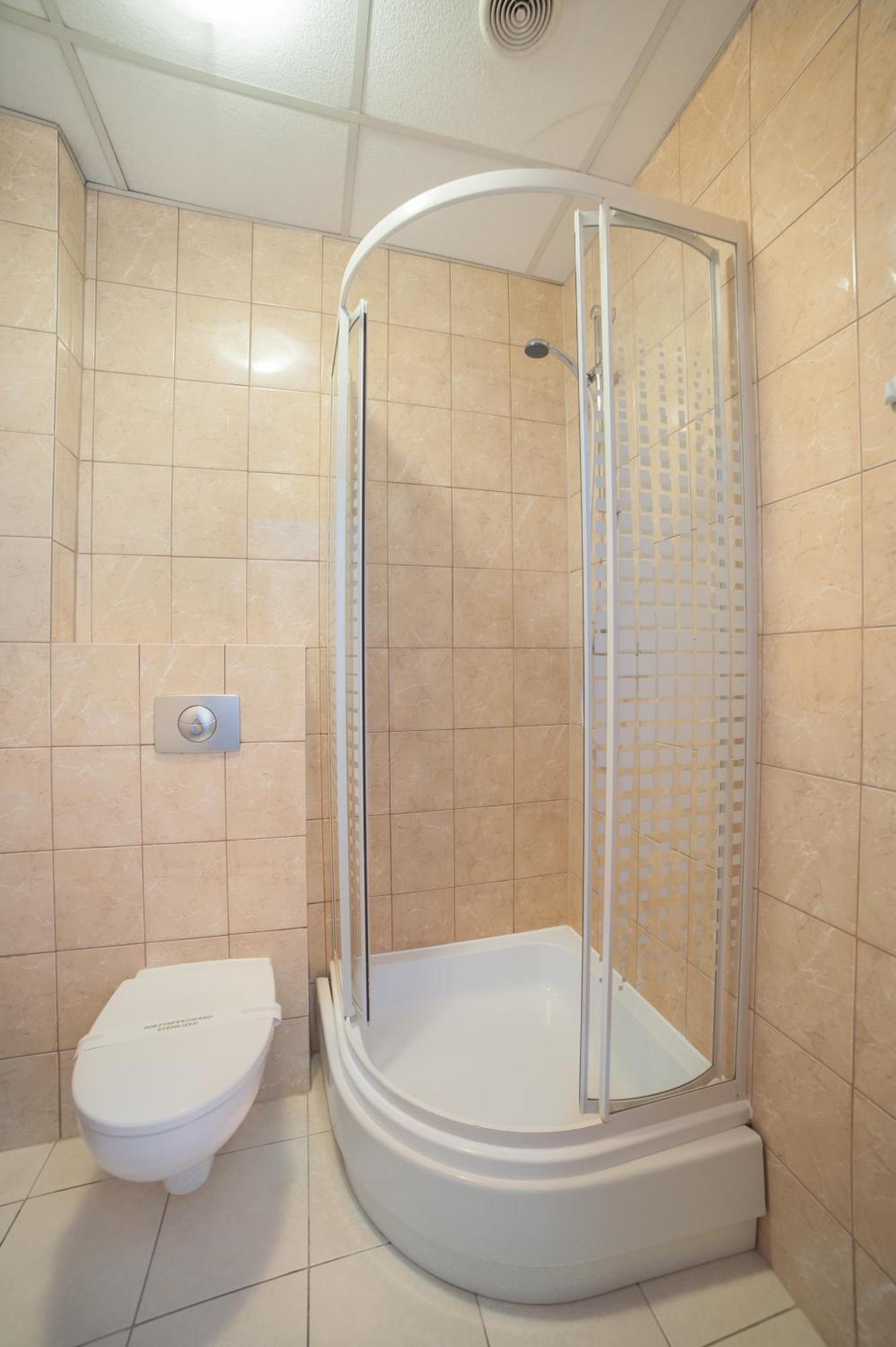Standard Single Room Bathroom,1277237179:JPEG